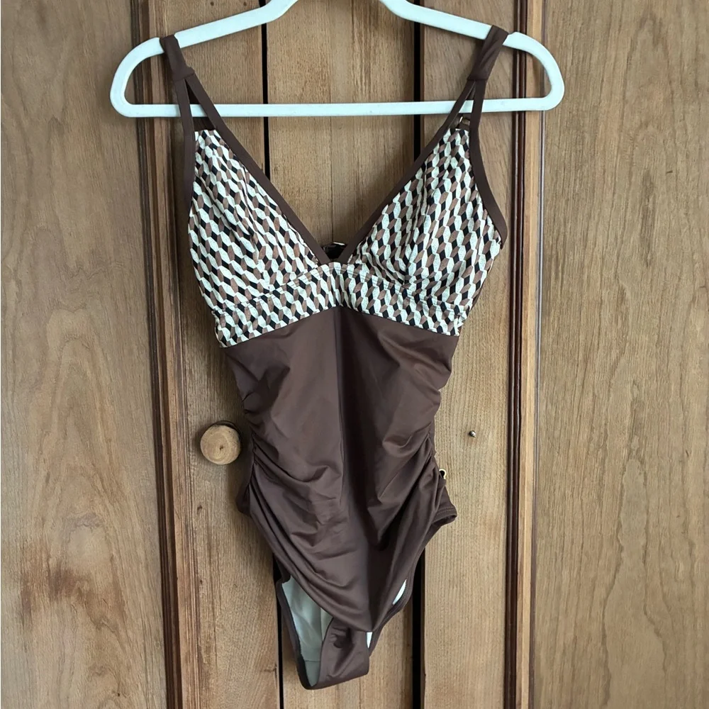 Cupshe "Crushing It" Slim & Sculpt Tummy Control One-Piece Swimsuit - Picture 3 of 5